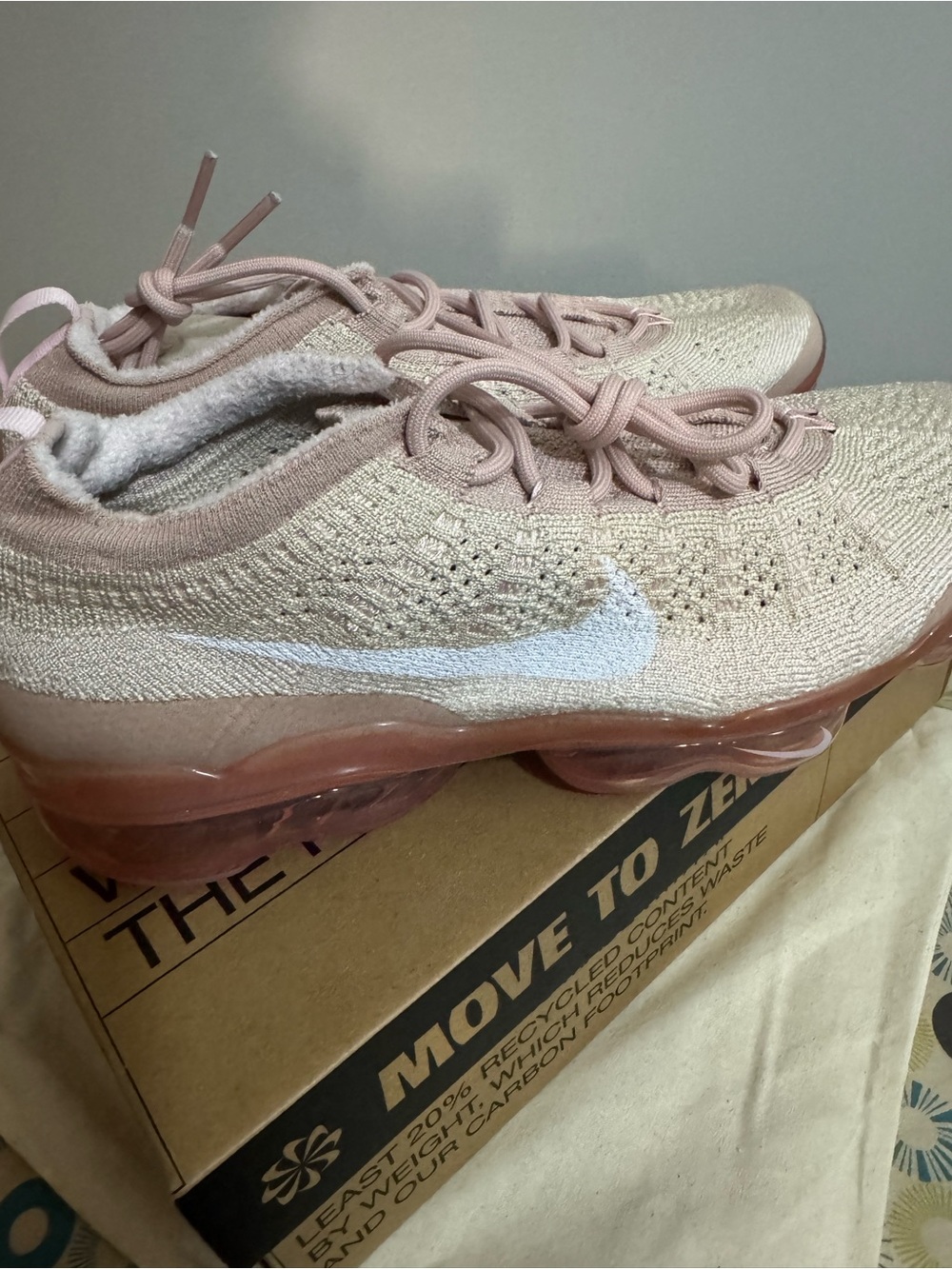 Nike Women’s Air VaporMax Flyknit Sneaker - Blush Pink/White